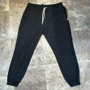 Charcoal Grey Women’s Vuori Joggers (L)